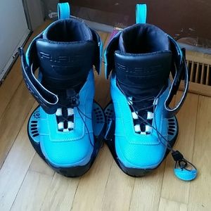 Slingshot Rad wakeboard bindings